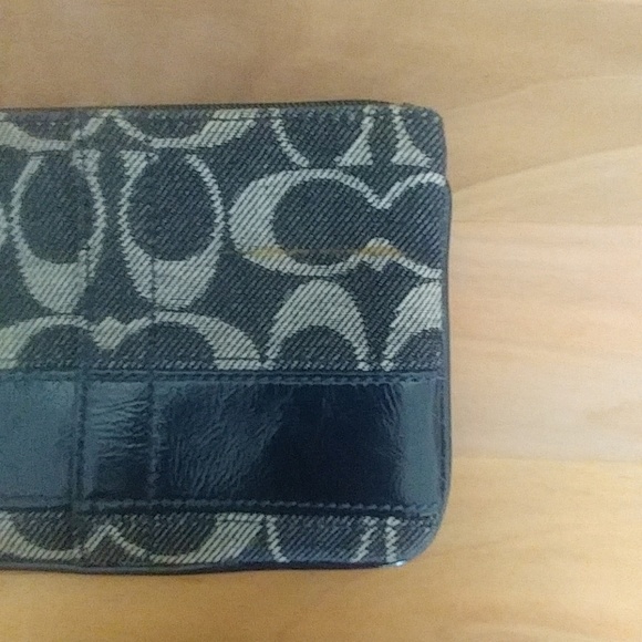 Coach wristlet - Picture 3 of 4